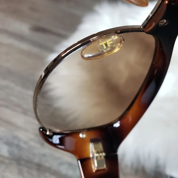 TOM FORD - Sunglasses & case